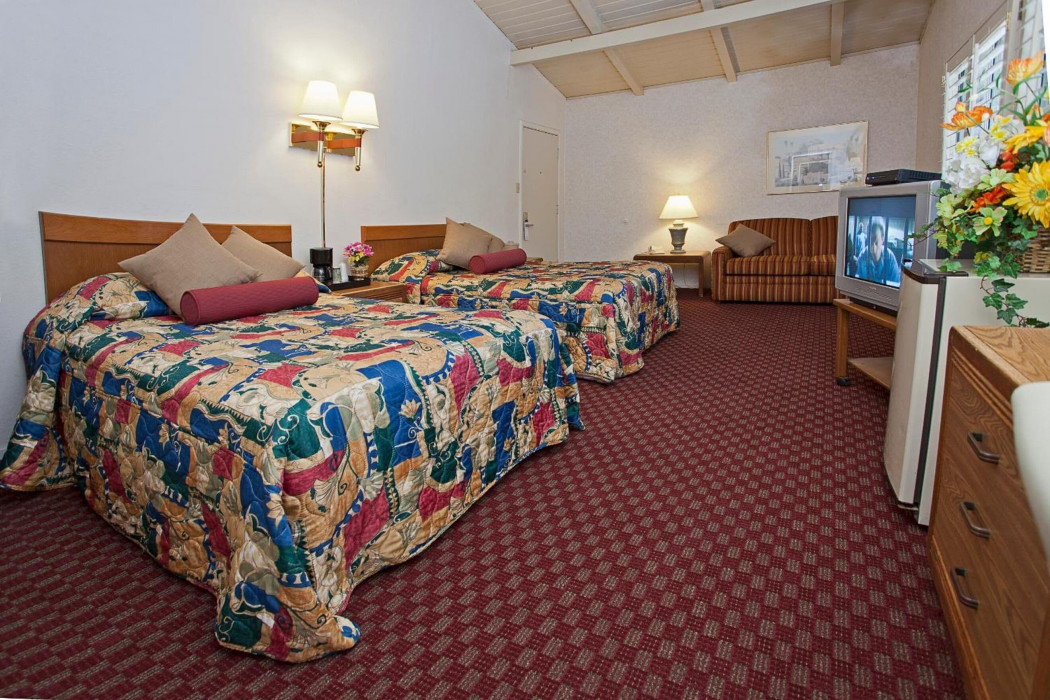 Non-Smoking Family Suite Guest Room